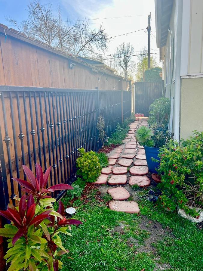 Sweet Tuscan Dreams-Private Entrance & Bathroom With Patio Los Angeles Exterior photo